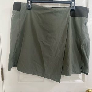 REI Skort Skirt Women's Sz XL Green Casual Walking Hiking Outdoor Rave gorpcore